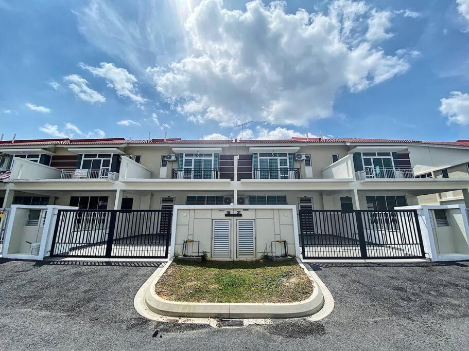 Desaru Twin Home 32Pax Bandar Penawar Extérieur photo